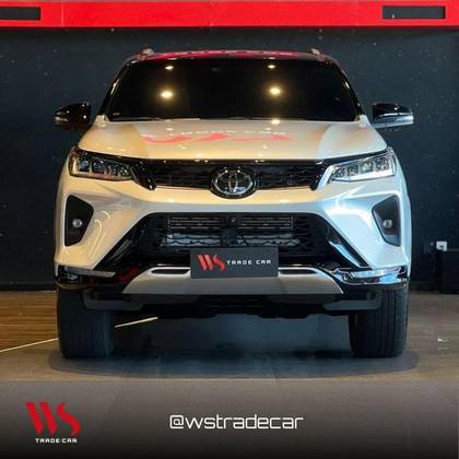 TOYOTA HILUX SW4 2.8 D-4D TURBO DIESEL DIAMOND 7L 4X4 AUTOMÁTICO